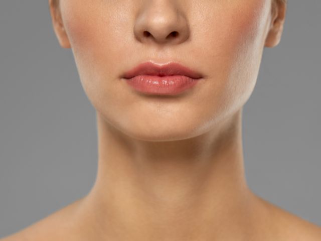 ボルニューマ施術で頬がこけるリスクはある？安全に若々しい印象を手に入れるための注意点