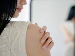 肩ボトックスの痛みはどれくらい？施術の流れと痛みや注意点