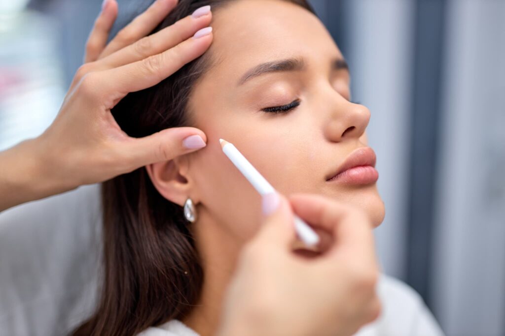 糸リフトの腫れは何日で落ち着く？ダウンタイム中の過ごし方も紹介